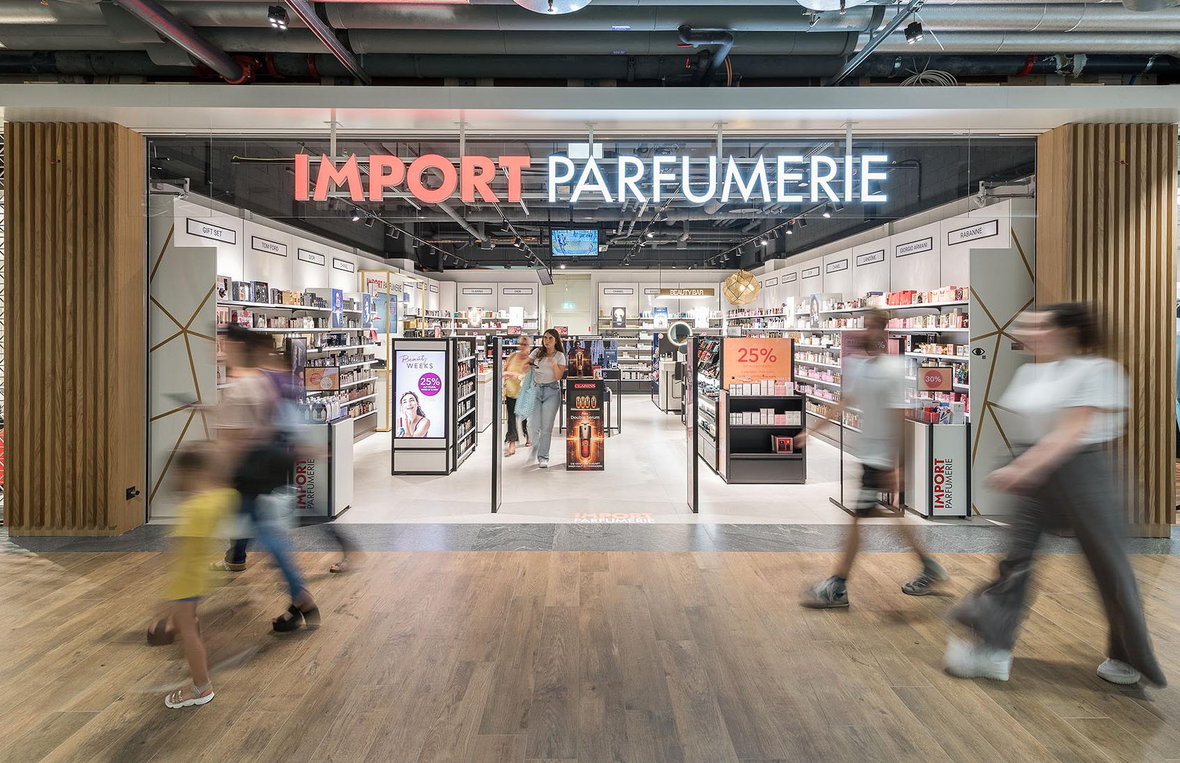 Neue Shopfront von Import Parfumerie im Letzipark